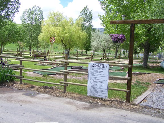 9-hole Mini Golf