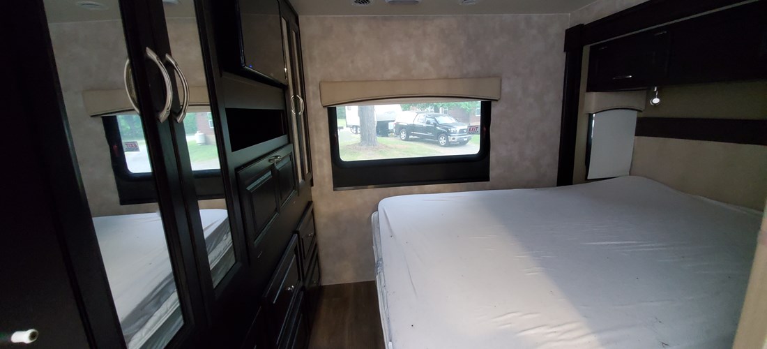 RV Rental - Glamping+ Bedroom with queen sized bed.