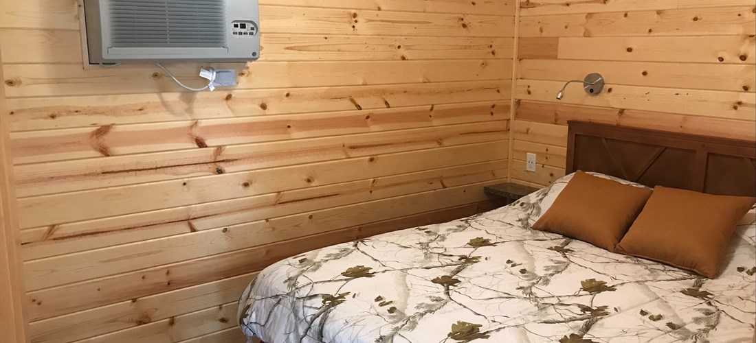 Deluxe Cabin (KL1)- Queen Bedroom with AC