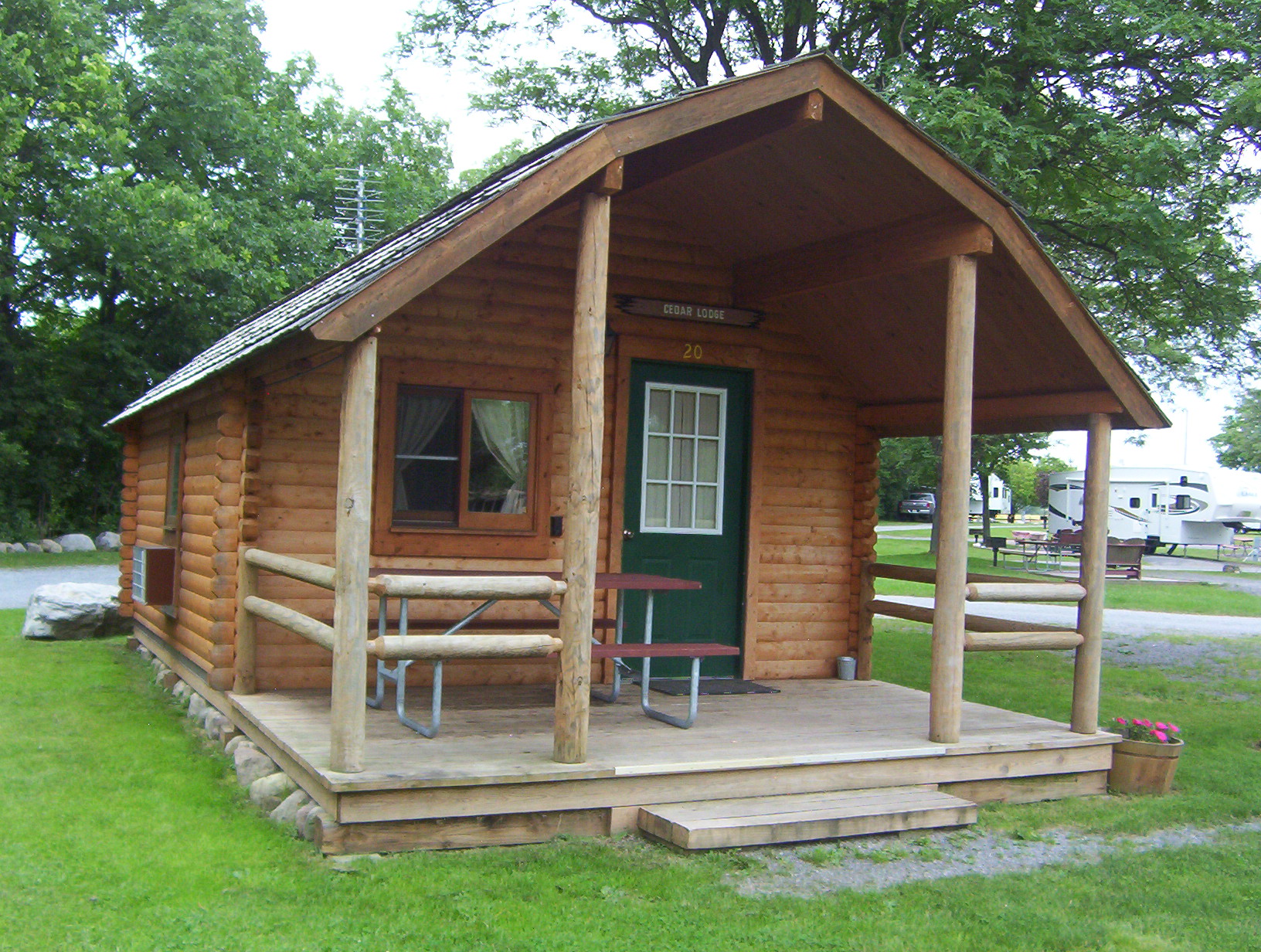 Deluxe cabin by the pond