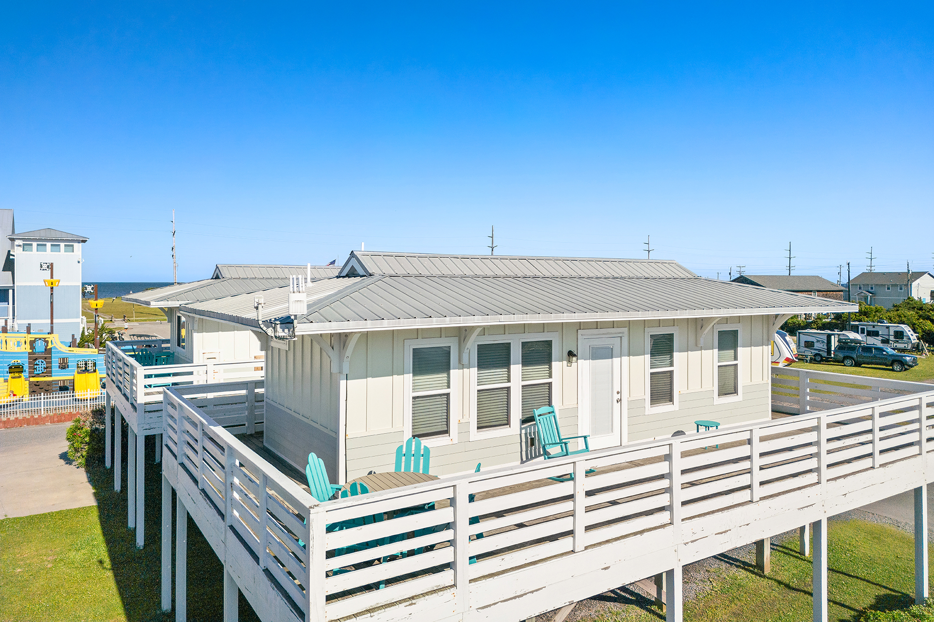 DC1642 - Deluxe Cabin, 2 Room (Full Bath with Tub & Shower) Near Pool – Sleeps 6