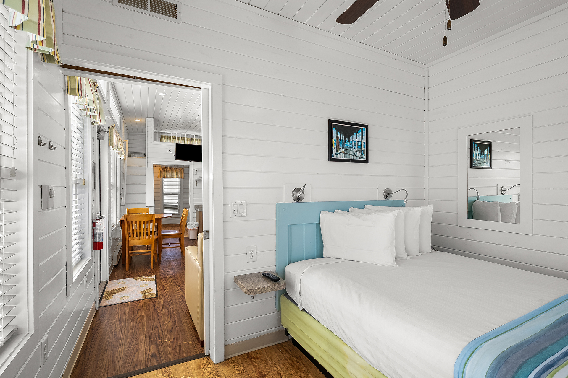 DC1641 - Deluxe Cabin, 1 Room with Loft (Full Bath with Shower) Accessible – Sleeps 6