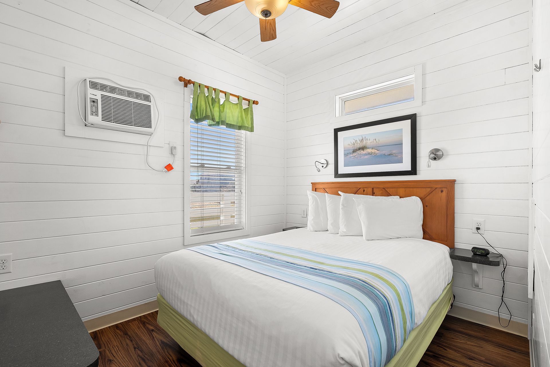 DC1503, Deluxe Cabin, 2 Room (Full Bath with Tub & Shower) – Sleeps 8