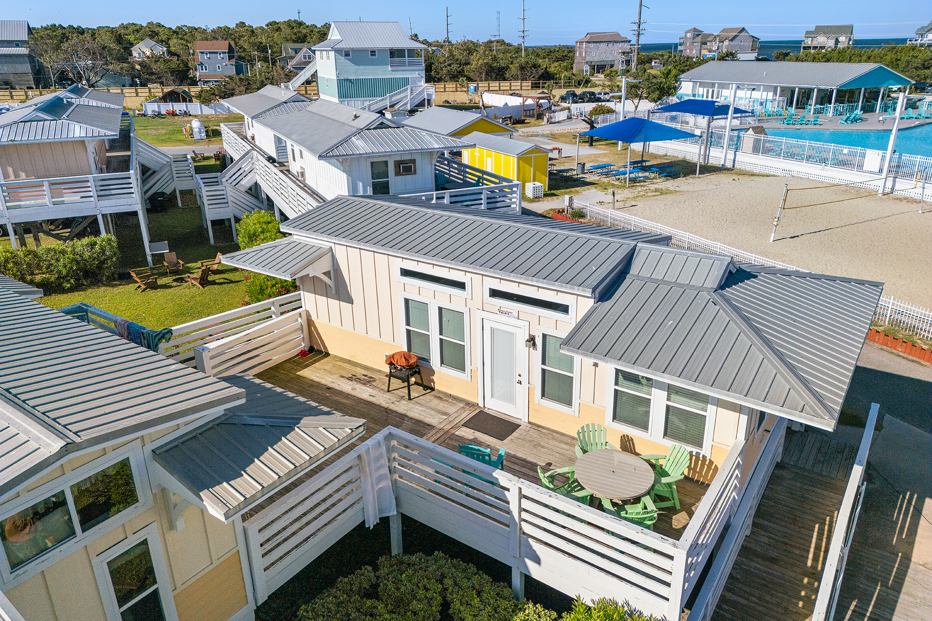 DC1641 - Deluxe Cabin, 1 Room with Loft (Full Bath with Shower) Accessible – Sleeps 6