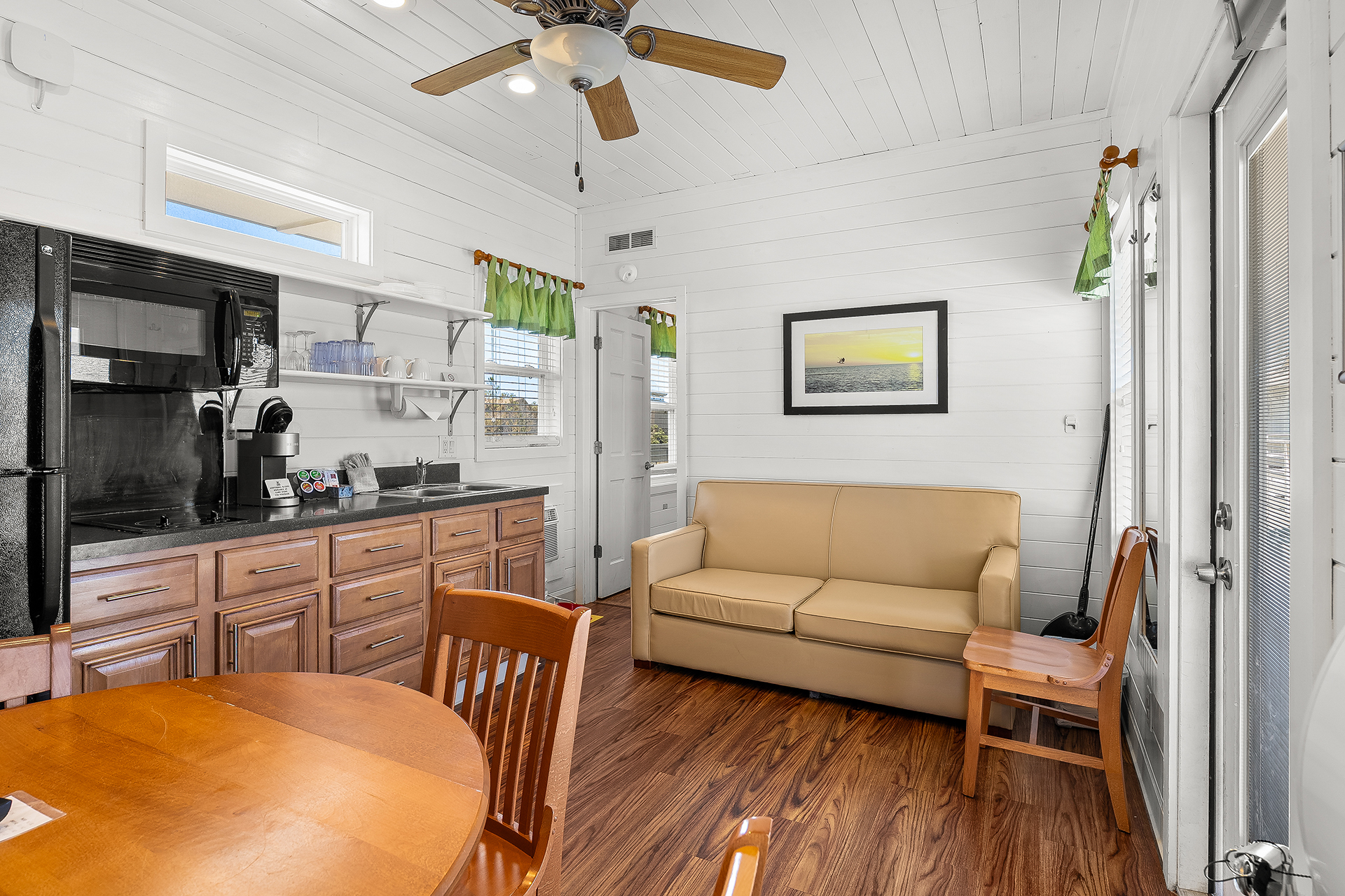 DC1503, Deluxe Cabin, 2 Room (Full Bath with Tub & Shower) – Sleeps 8