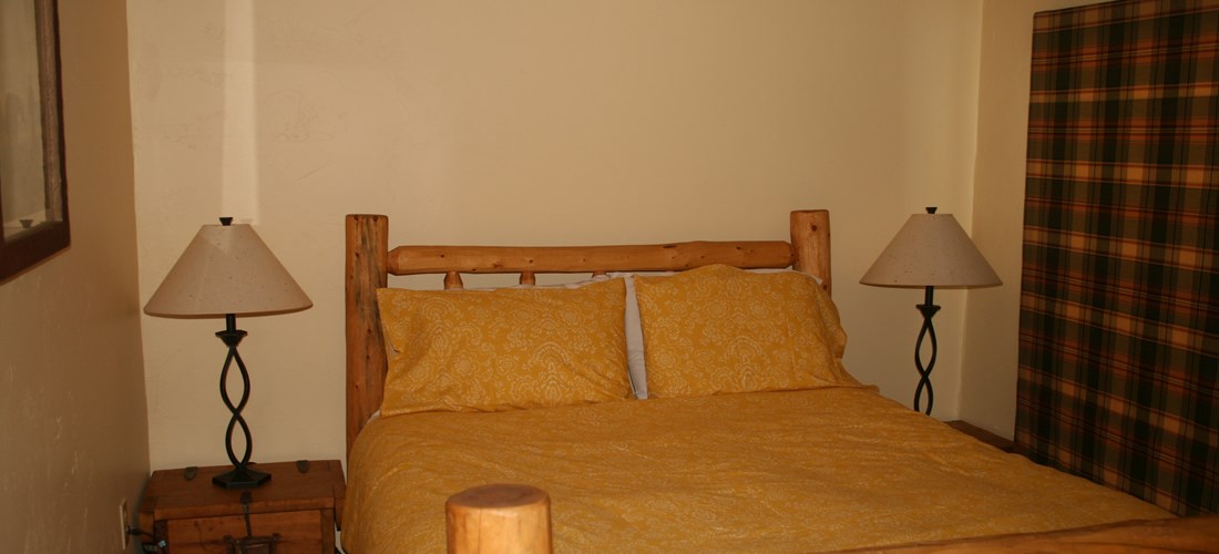 Bedroom with Queen bed