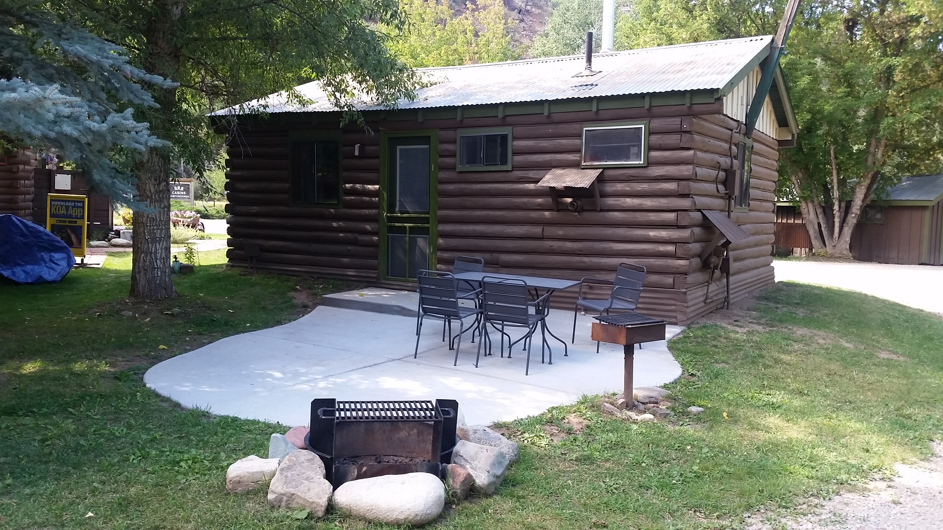 Deluxe Cabin (Full Bath with Tub & Shower) Cabin 12 Near Pool