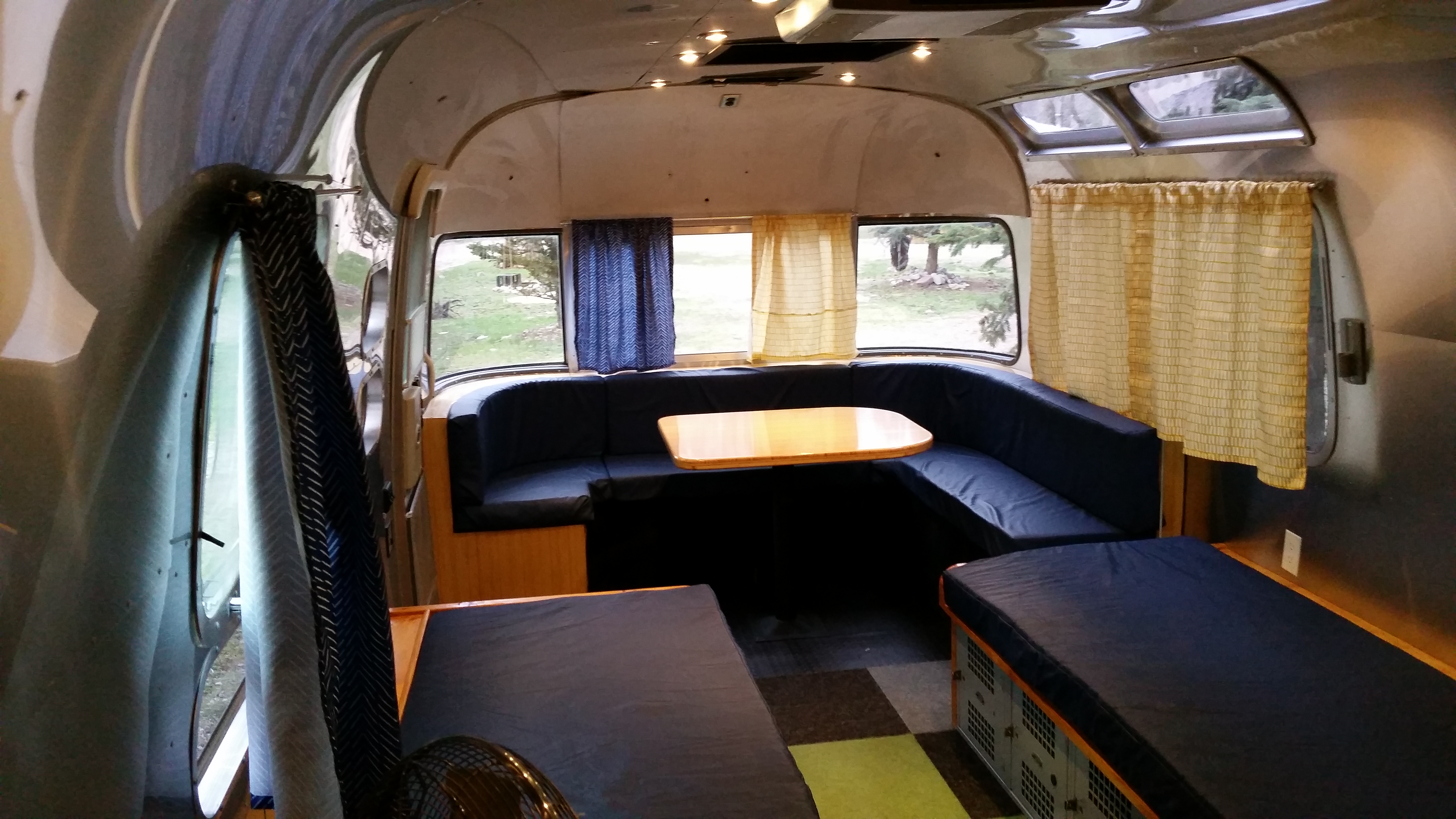 Airsteam dinette area