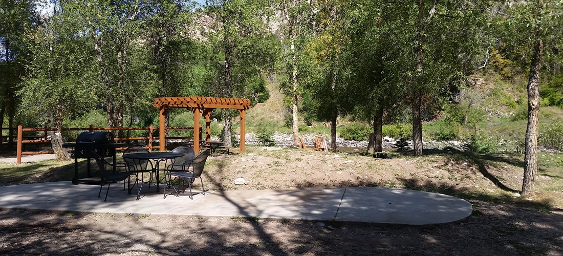 Site 10- Deluxe RV & Tent site