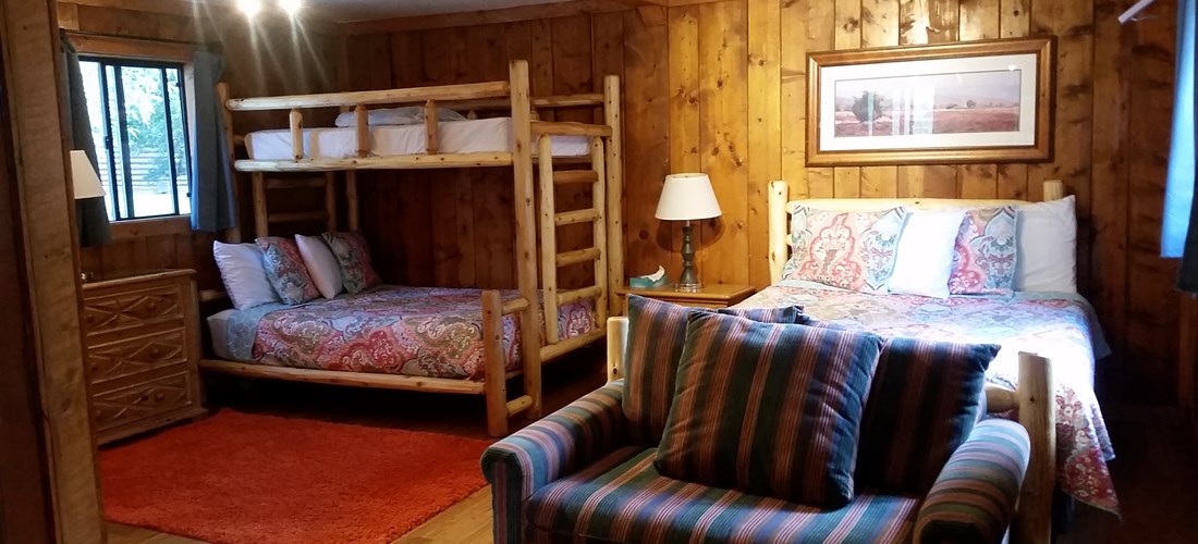 Log Queen Bed & Bunk in our open room mid-size cabin