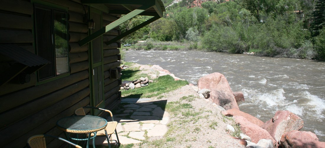 Buddy's Bunk:  This riverfront studio cabin is perfect for 2 & the dog!