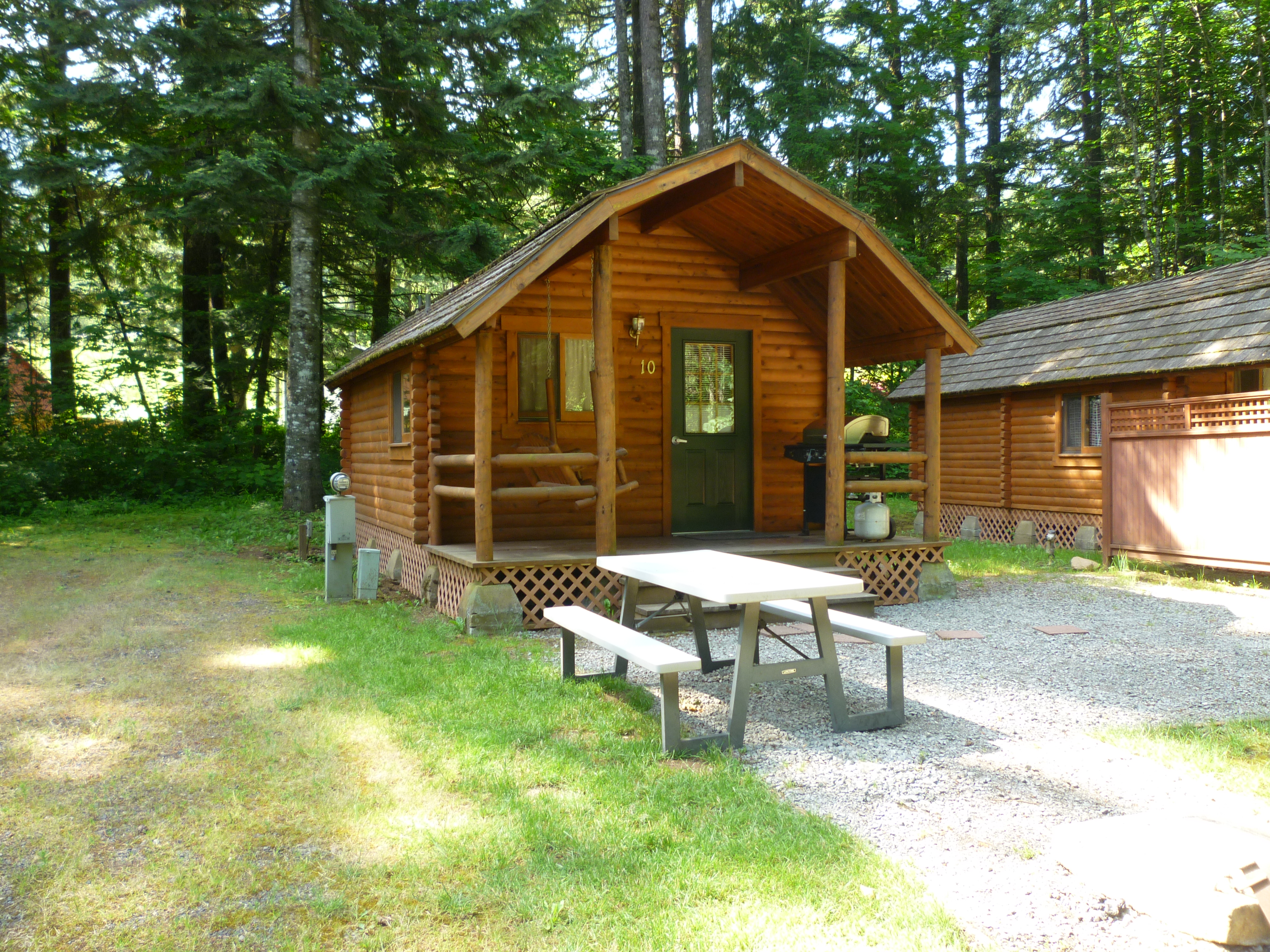 Deluxe Cabin (Full Bath with Shower), KOA Patio ® Pictures Cascade
