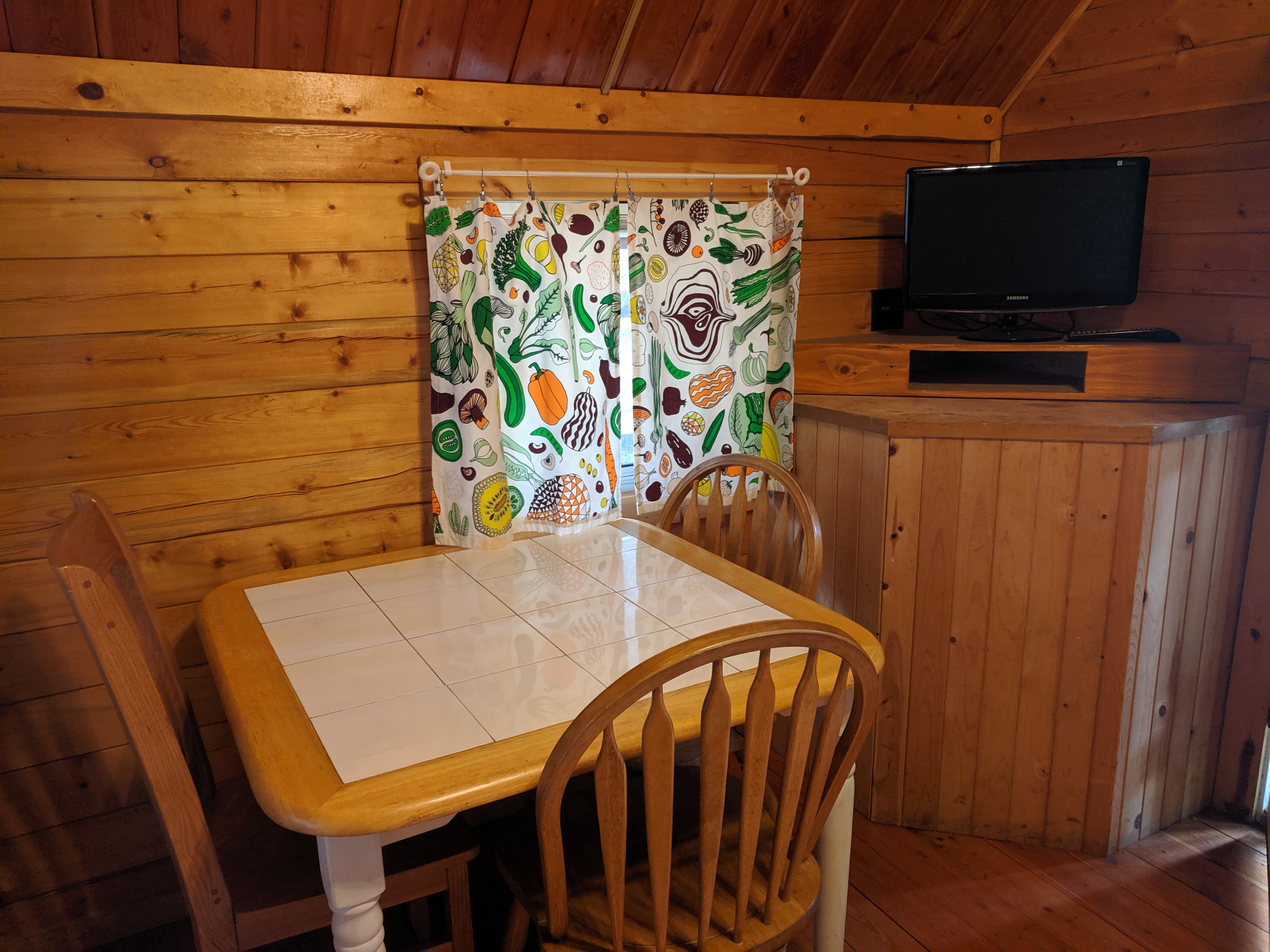 Dining & TV- STANDARD COTTAGE