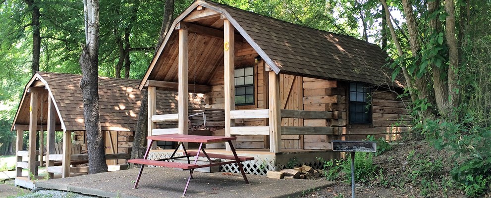 1 Room Pet Friendly Cabin C and D, with Air/Heat/TV/Cable
Sleeps 4