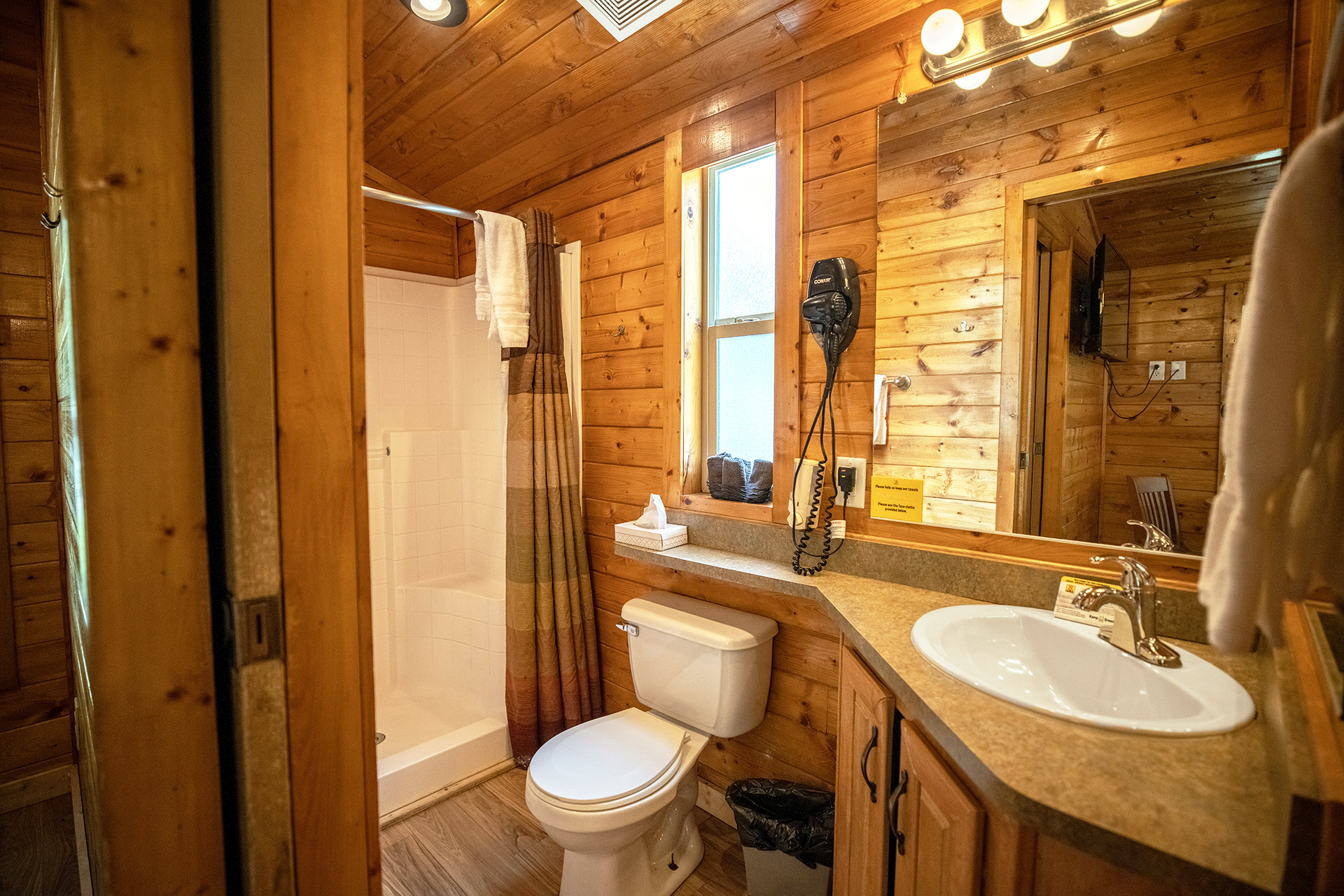 DC221 - Deluxe Cabin, 2 Room