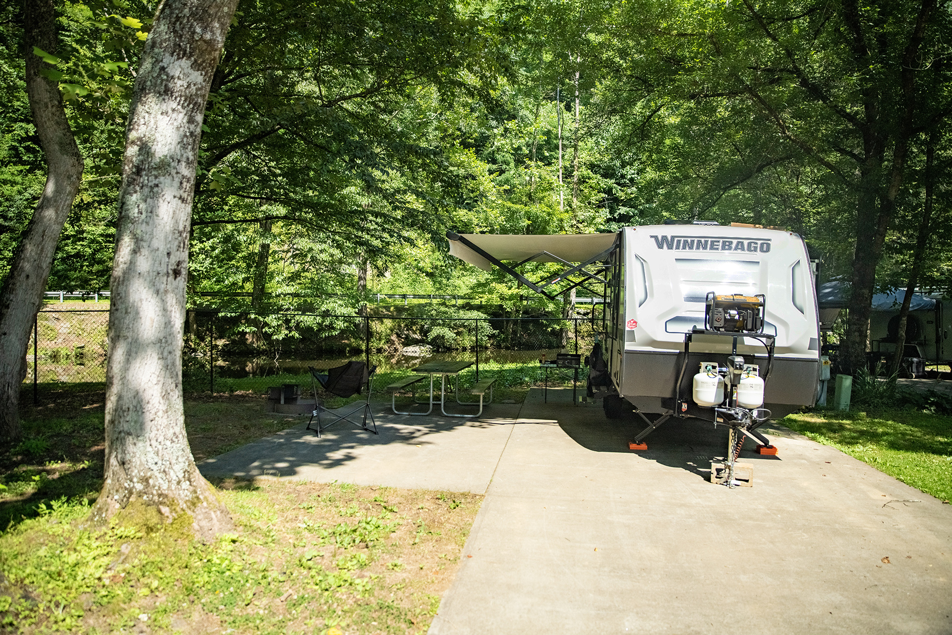 RV 93, Back-In 50/30 AMPS FHU, Large Pond