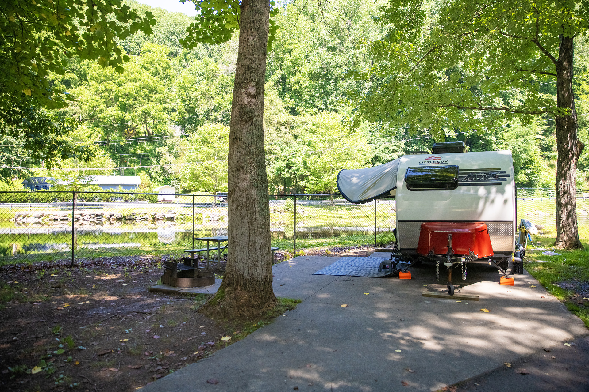 RV 58, Back-In 50/30 AMPS FHU, Ponds
