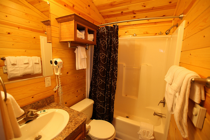 inside deluxe cabin full bathroom