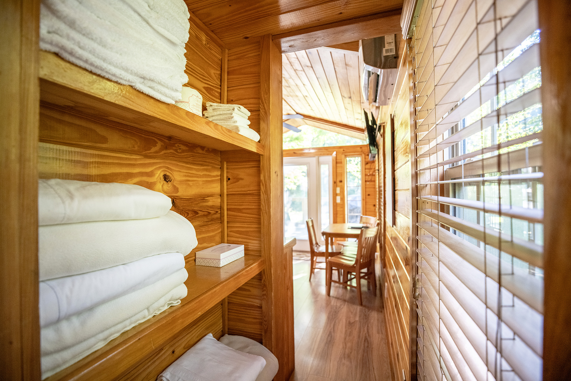 DC226 - Deluxe Cabin, 2 Room with Loft, River