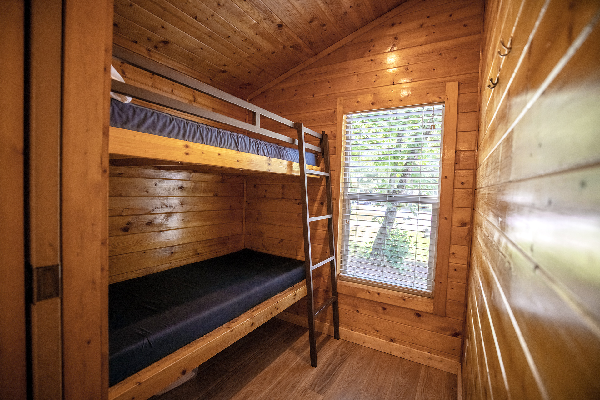 DC221 - Deluxe Cabin, 2 Room