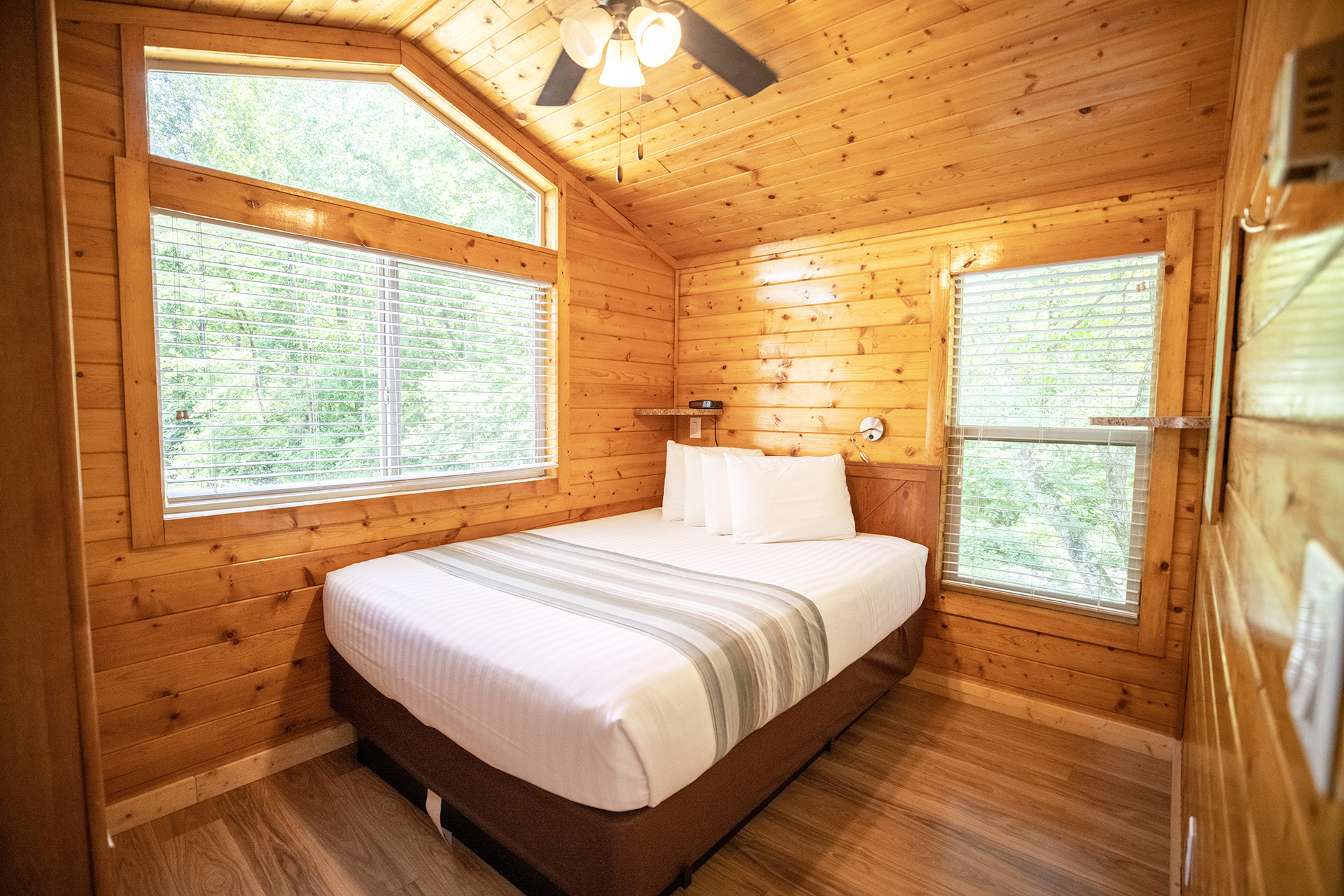DC221 - Deluxe Cabin, 2 Room