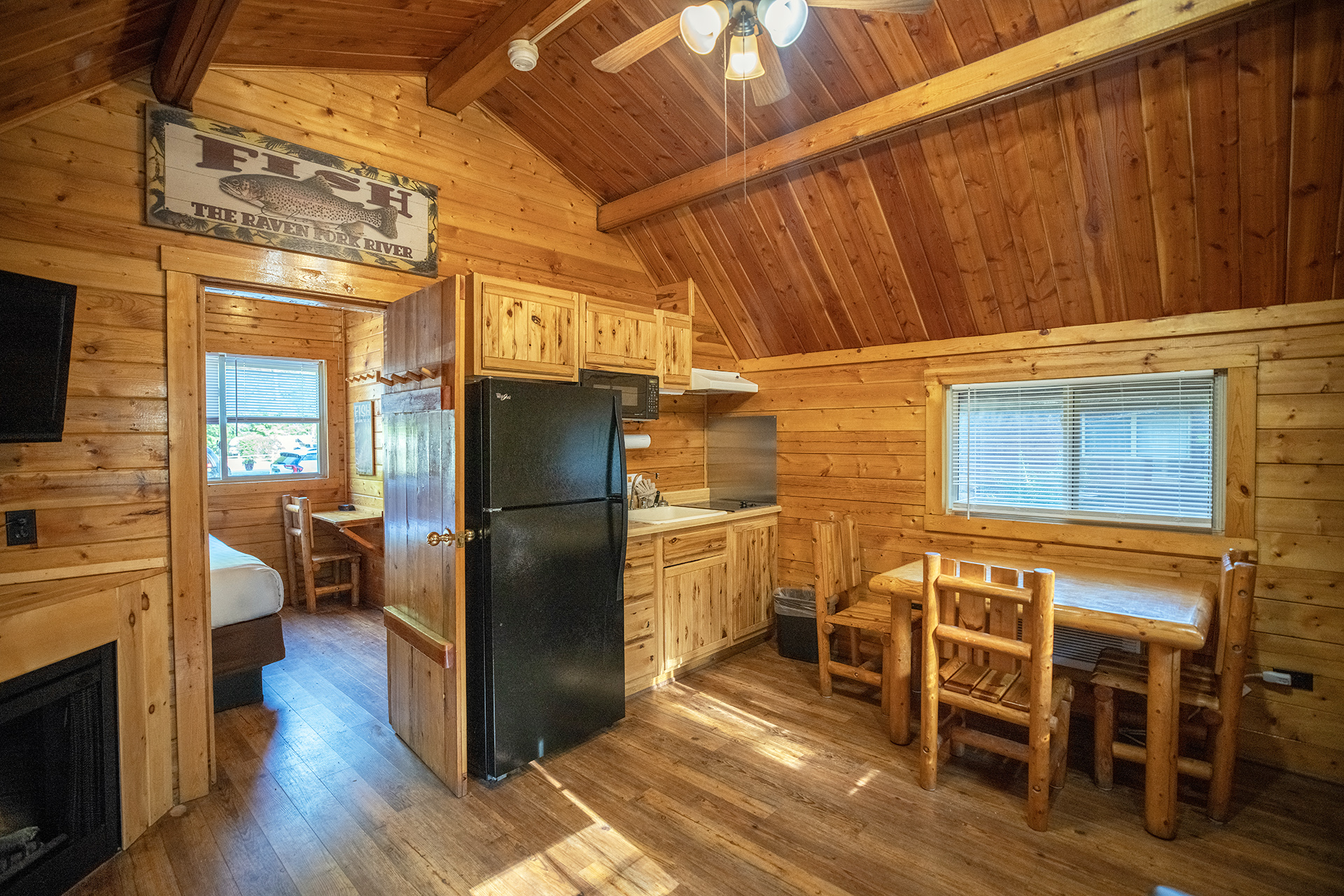 DC506 - Deluxe Cabin, 1 Room Cottage, River