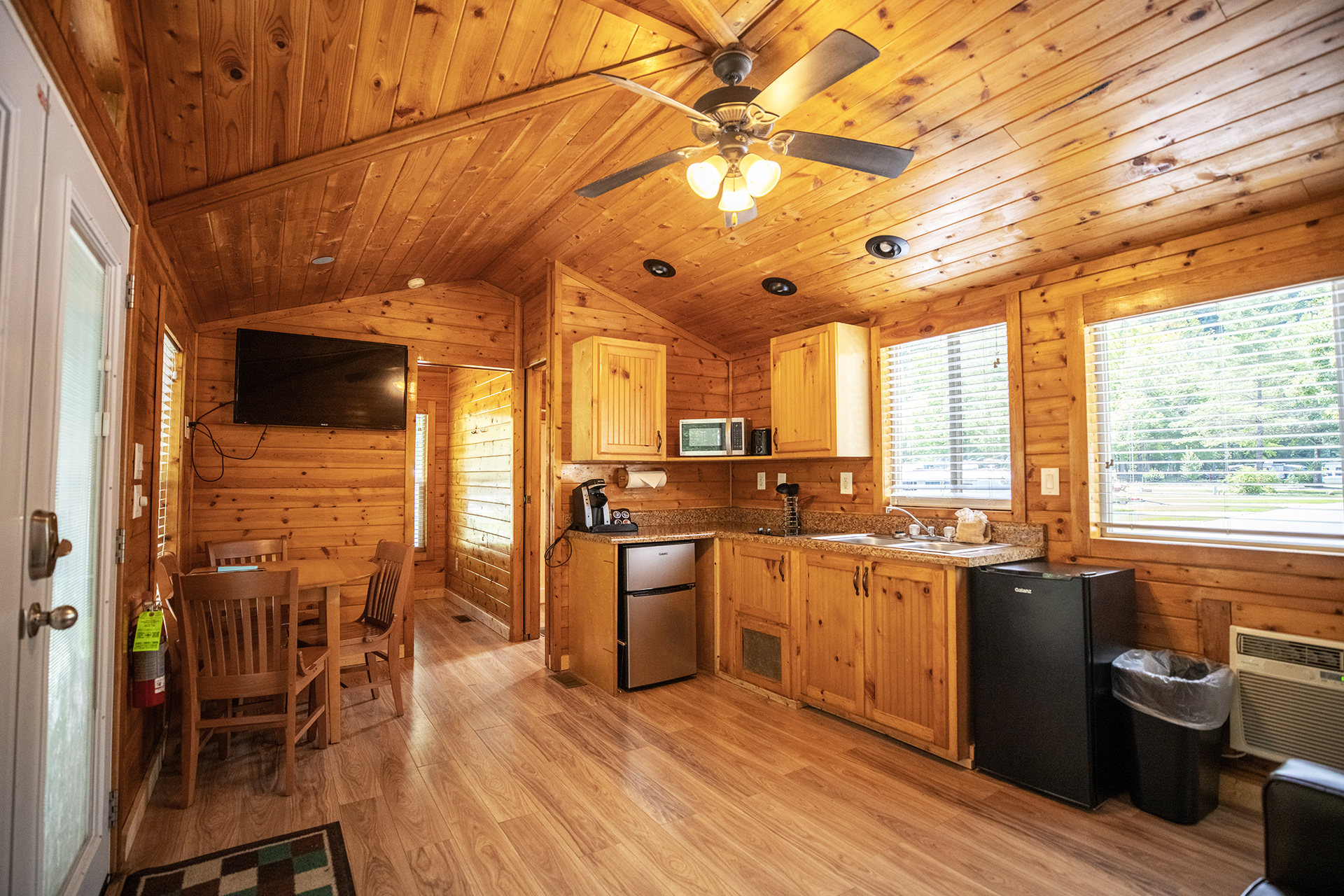 DC221 - Deluxe Cabin, 2 Room