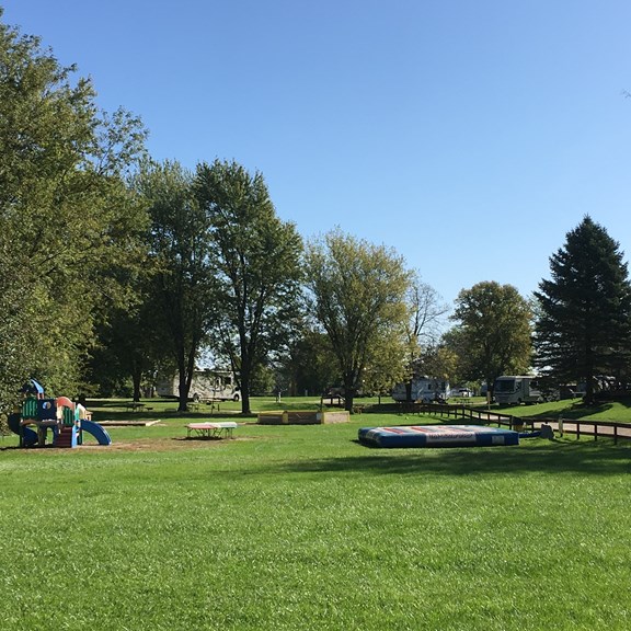 Plan a trip to Frankfort Square, Illinois