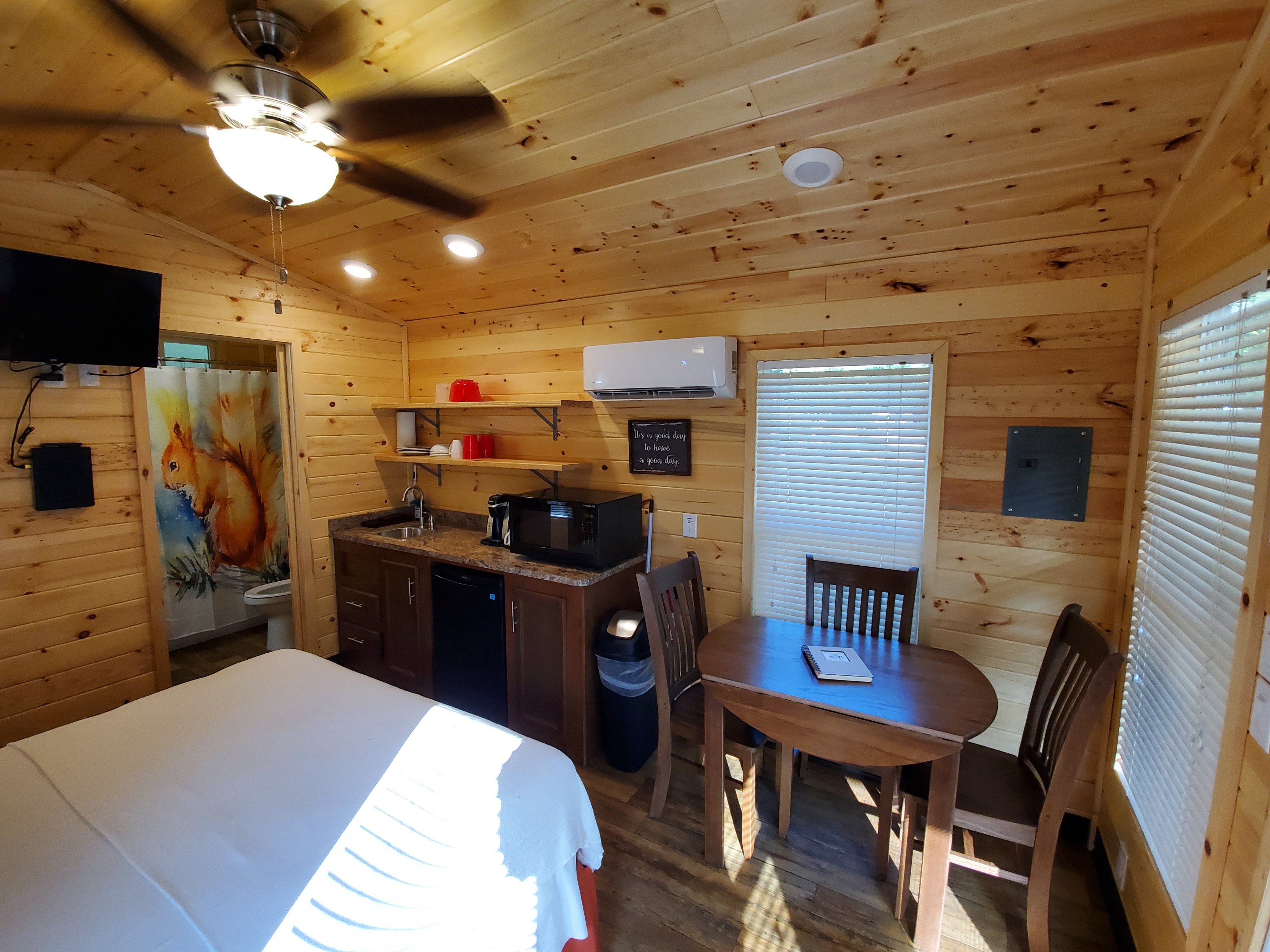 Cabin 8, pet Friendly