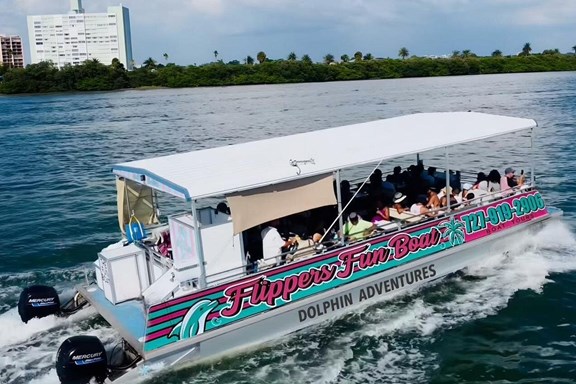 Set Sail for Fun with Flippers Fun Boat Tours!