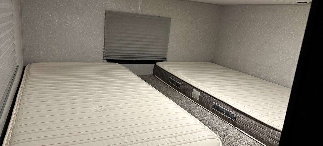 RV rental loft2 beds