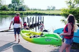 Kayaking down the Paw Paw River / Rental Options