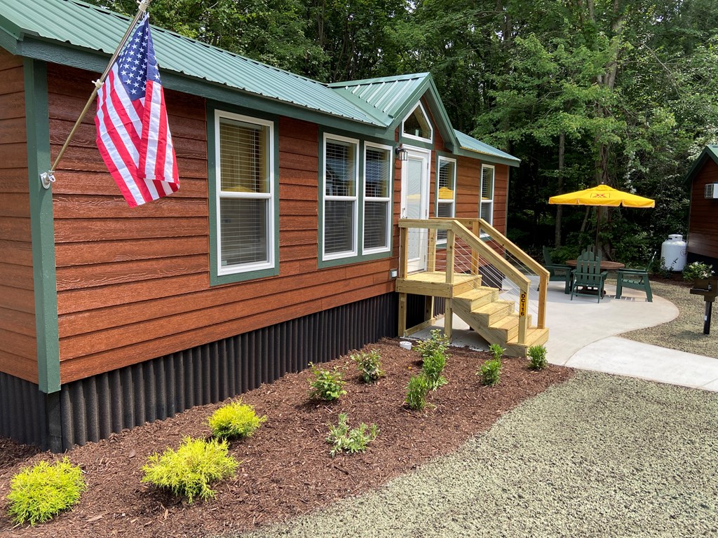 New Deluxe Cabins Ready for End of Summer/Fall Season