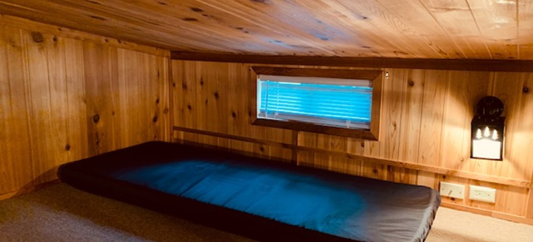 Duluxe cabin loft