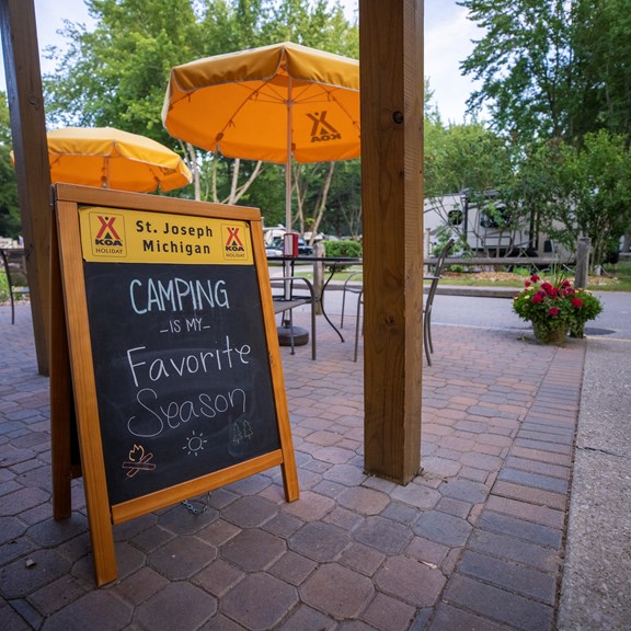 Plan a trip to Deerfield, Illinois