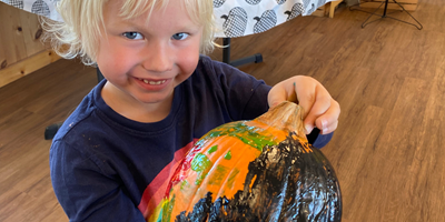 Halloween: Leafy Laughs & Apple Snacks