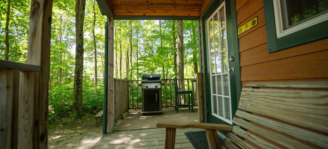 Studio cabins near pond