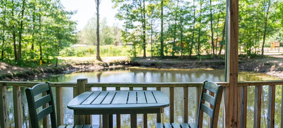 Studio cabins near pond