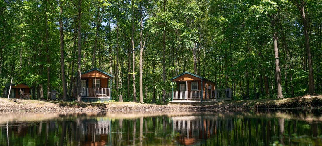 Studio cabins near pond