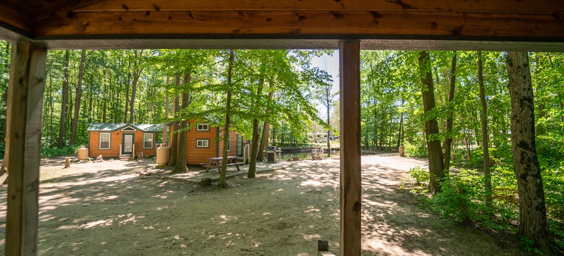 Studio cabins near pond