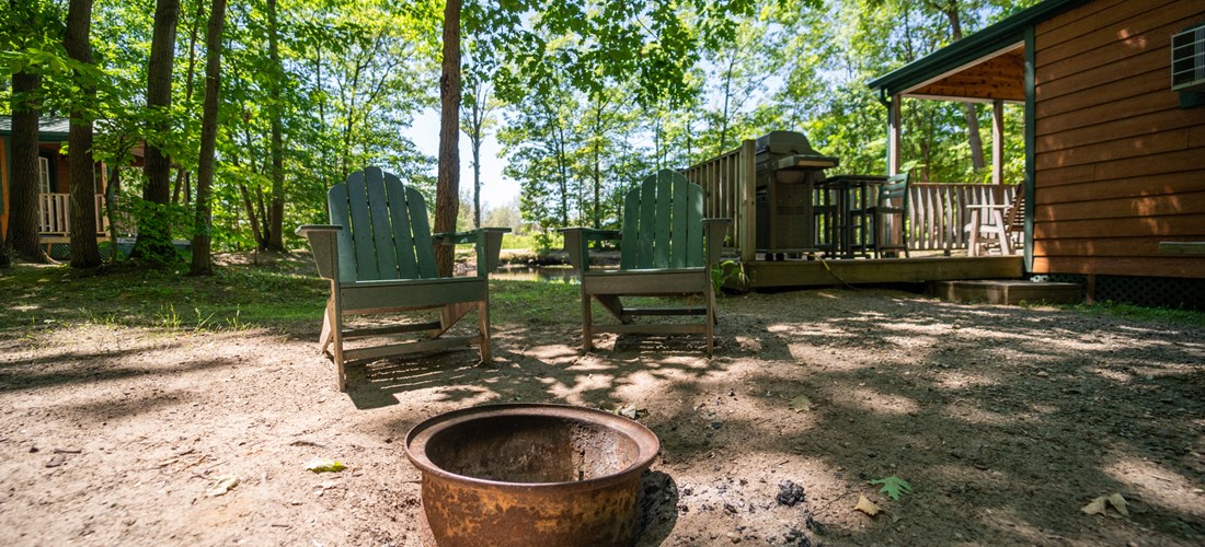Studio cabins near pond