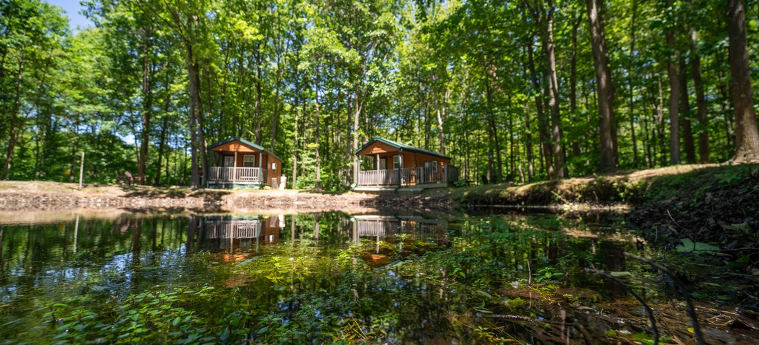 Studio cabins near pond