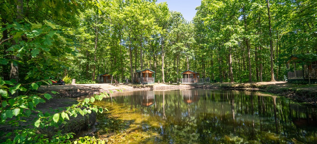 Studio cabins near pond