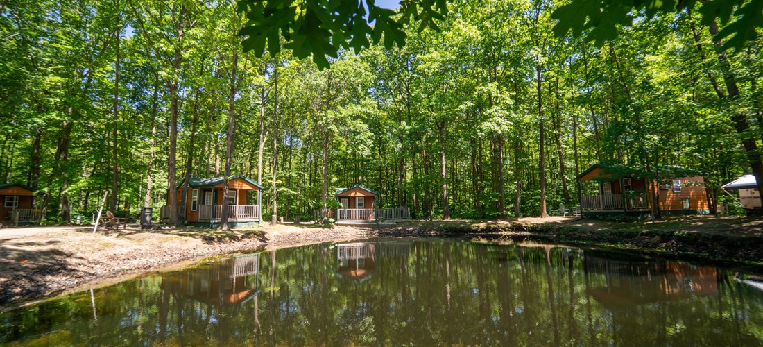 Studio cabins near pond
