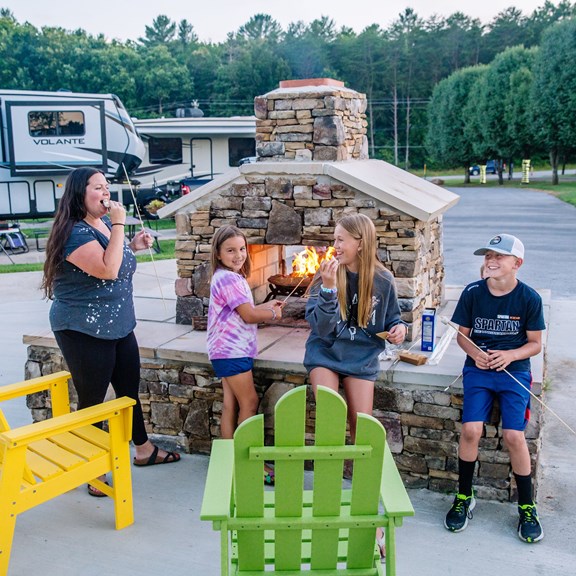 Plan a trip to Carthage, Tennessee