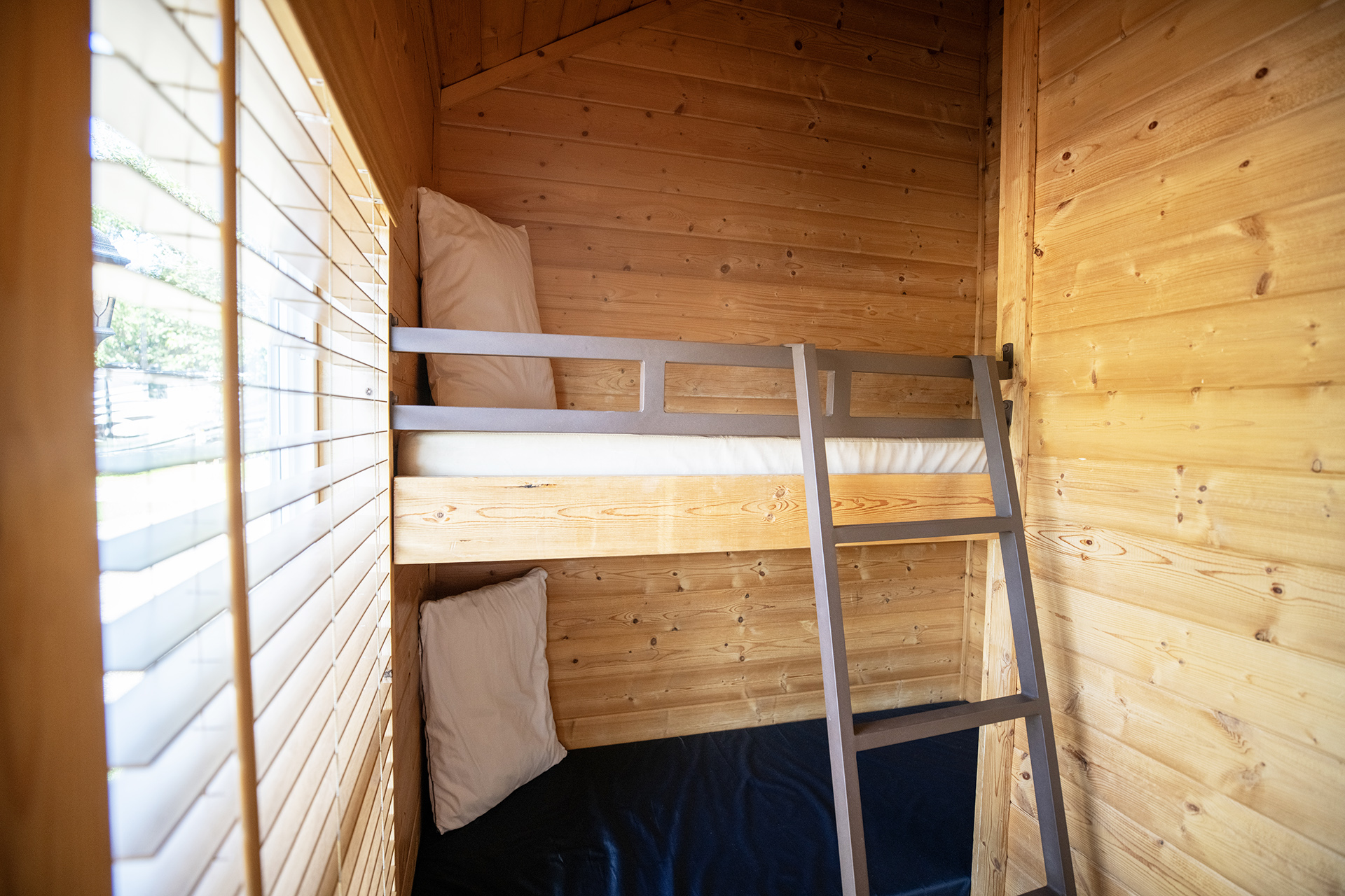 DC4 - Deluxe Cabin, 2 Room with Loft