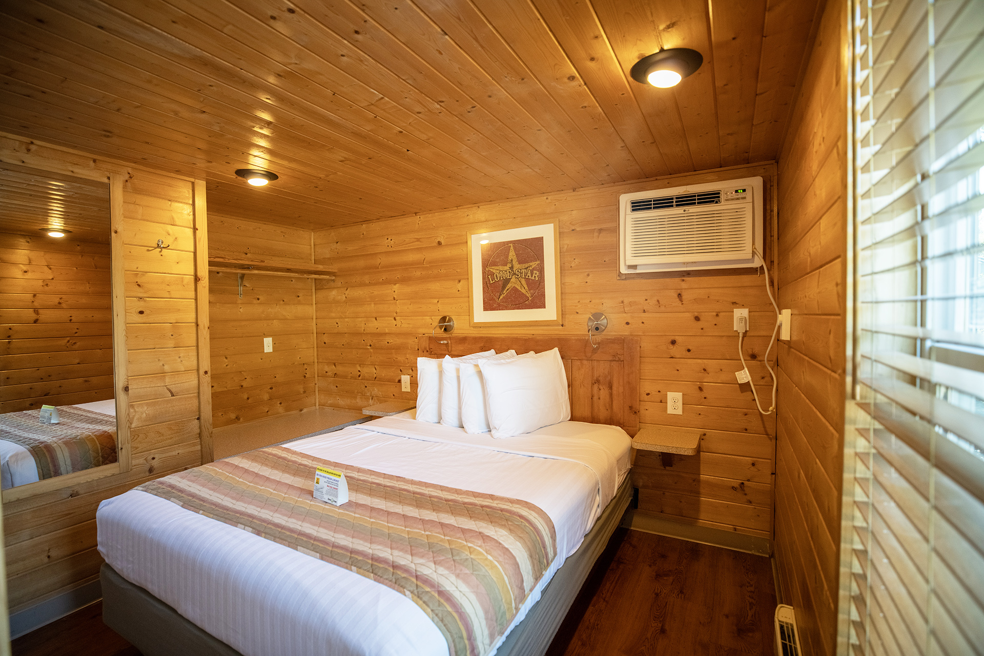 DC4 - Deluxe Cabin, 2 Room with Loft