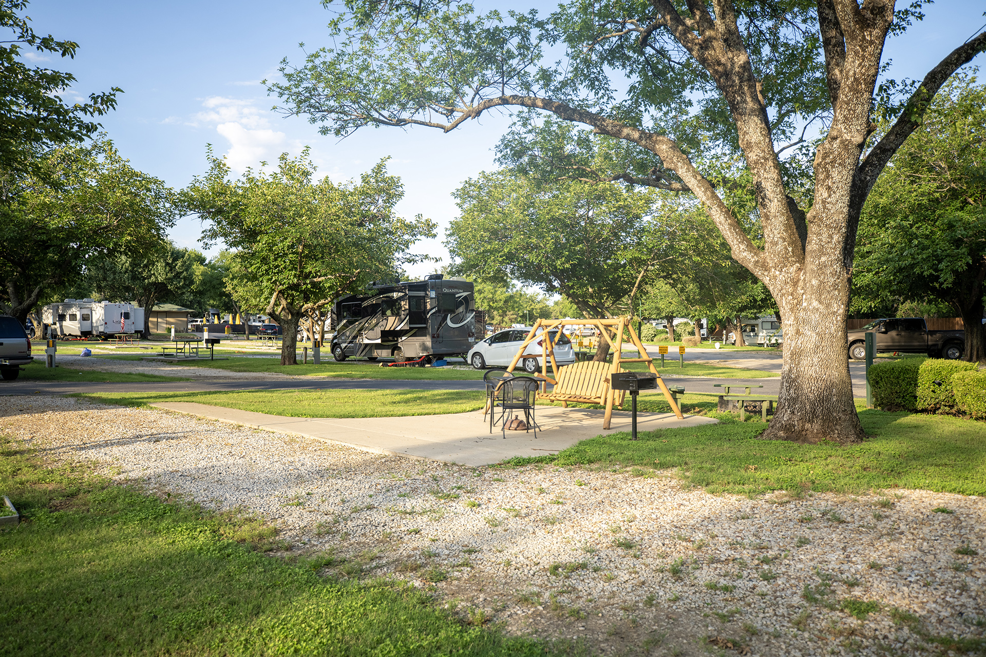 RV 311, Pull-Thru 50/30 AMPS FHU KOA Patio®, End