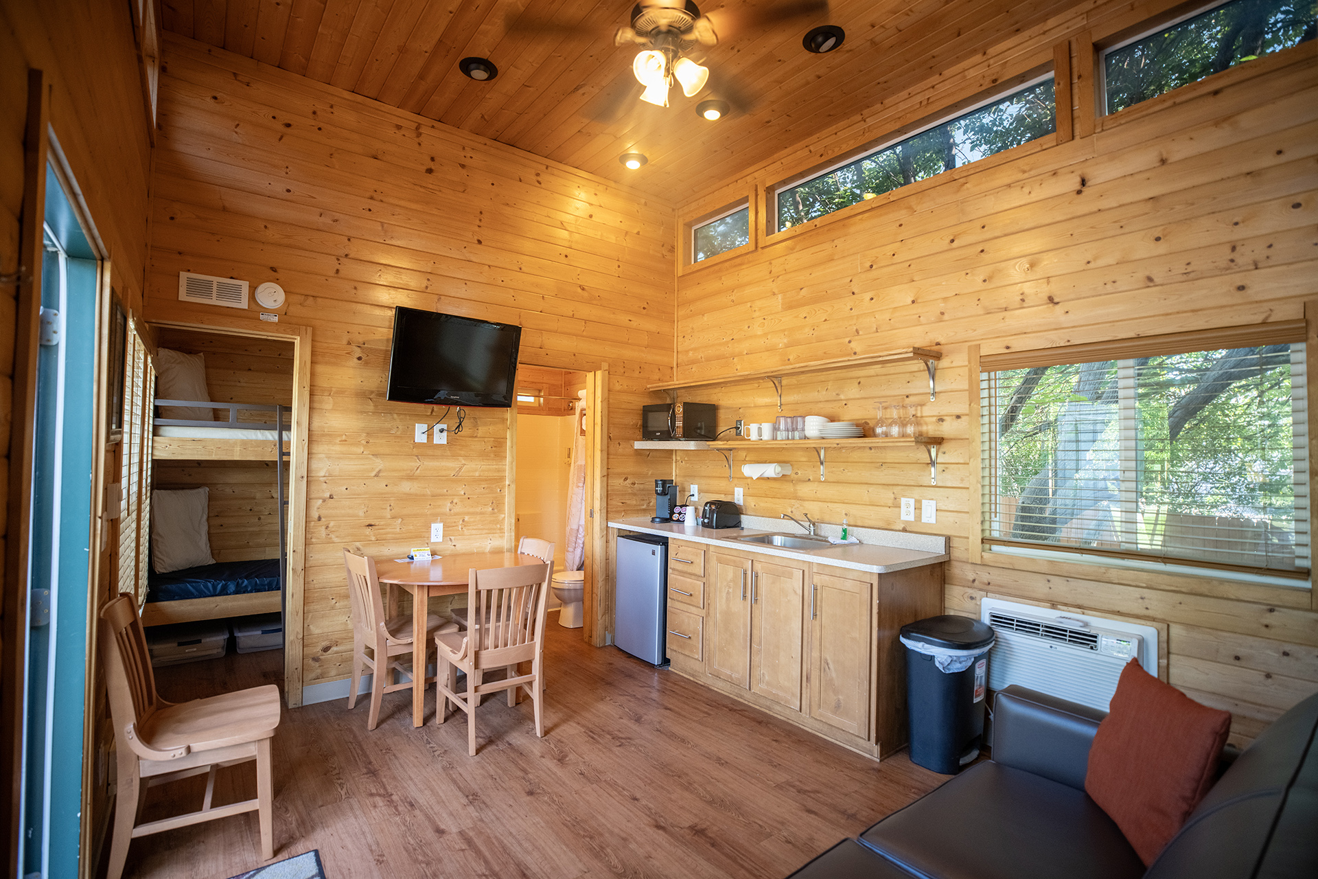 DC4 - Deluxe Cabin, 2 Room with Loft