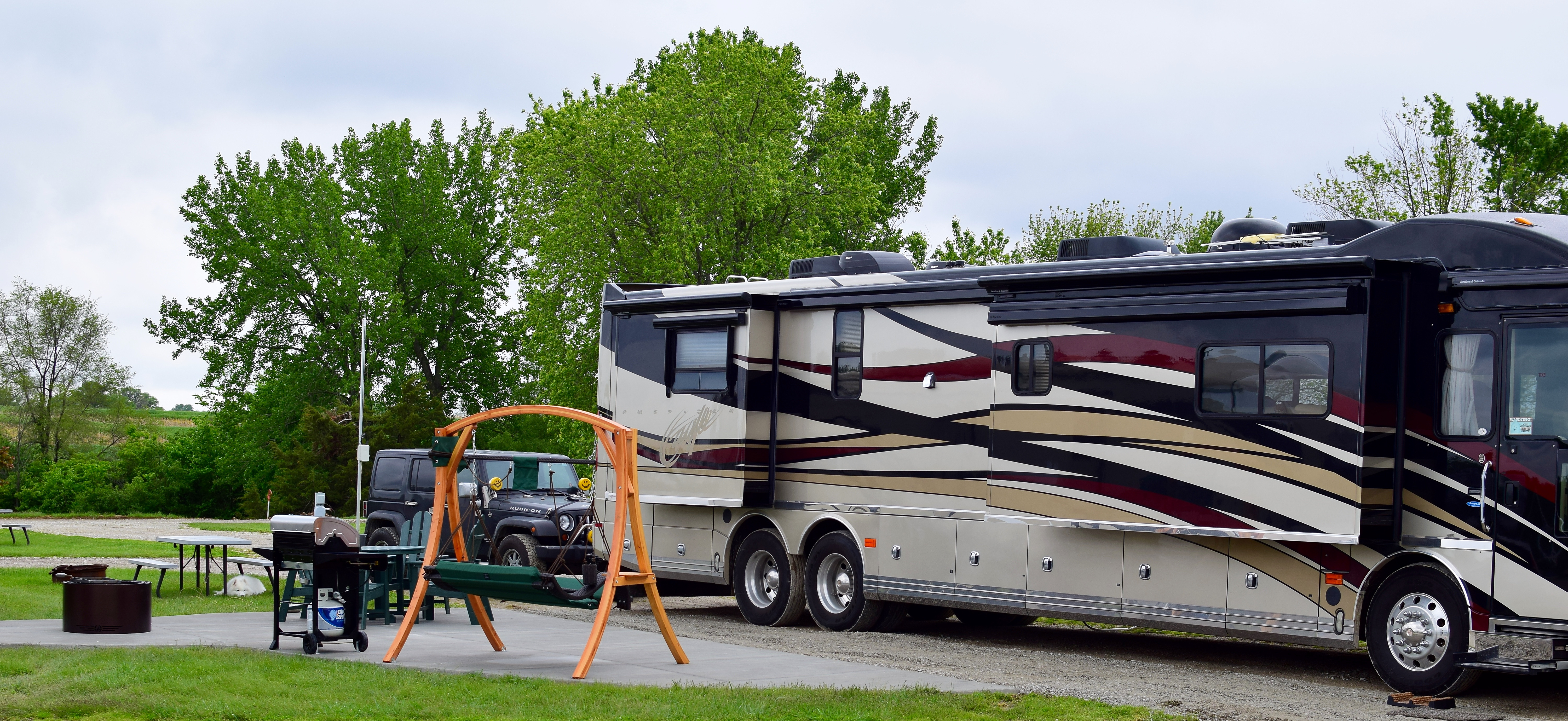 Deluxe Patio RV Site #18